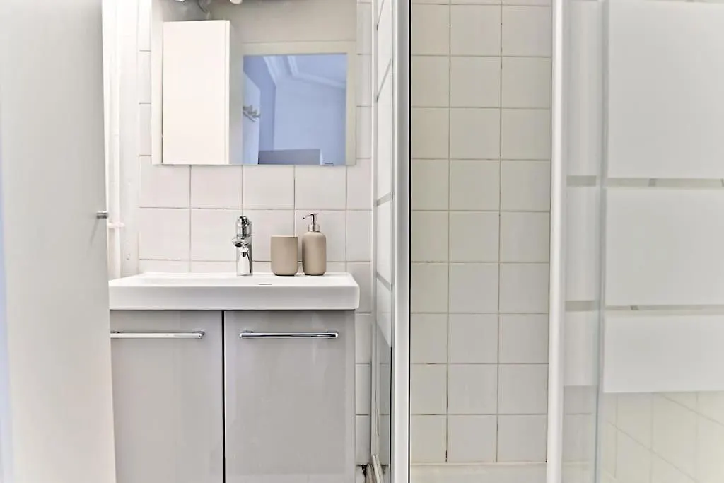 Apartment Appartement Charmant Et Colore Montparnasse Paris