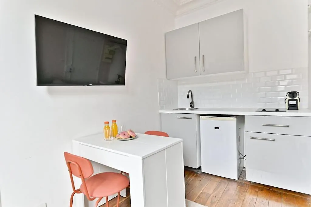 Apartment Appartement Charmant Et Colore Montparnasse Paris France